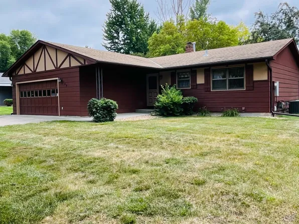 169 Mary Cir, North Mankato, MN 56003