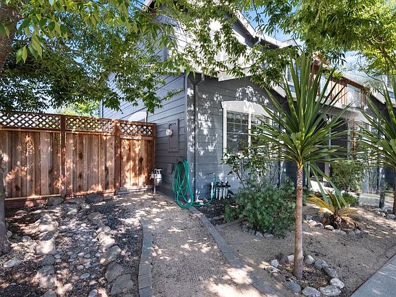 2nd image of 2380 Iroquois Street