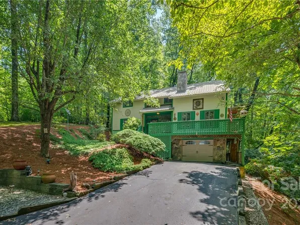 105 Chestnut Cir, Lake Lure, NC 28746