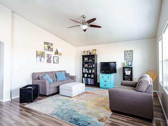 4th image of 1746 E Deerhill Dr