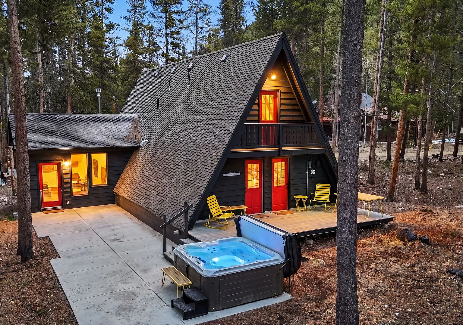 4-6 Month Winter Lease! Cabin in Blue River! Hot Tub! — Photo 1