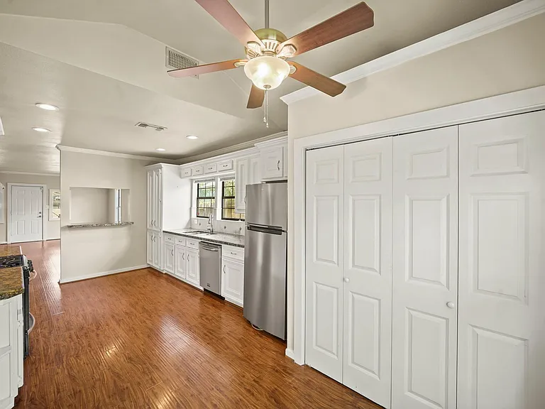 608 Northwood St — Photo 11