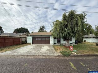 20 Hiatt St, Lebanon, OR 97355