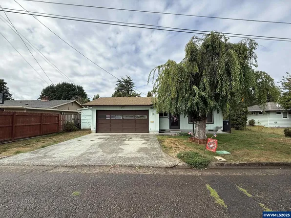 20 Hiatt St, Lebanon, OR 97355