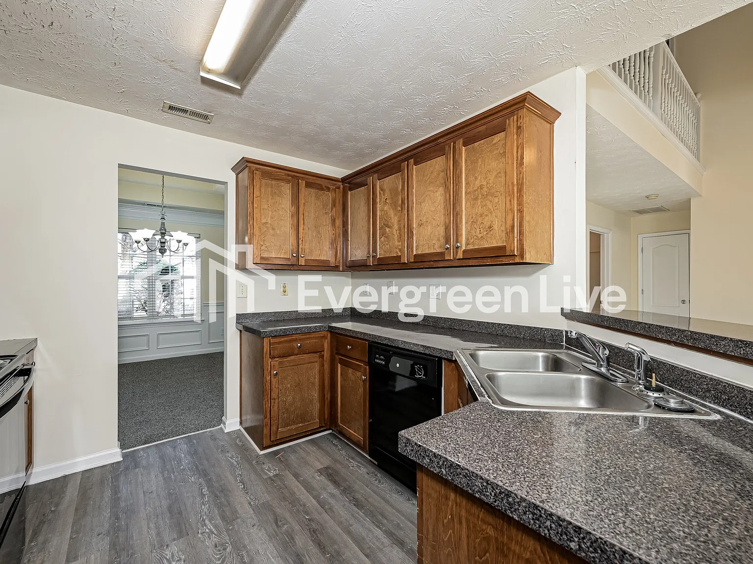 3 bed, 2.5 bath, 1586 sqft, $1,745 — Photo 4