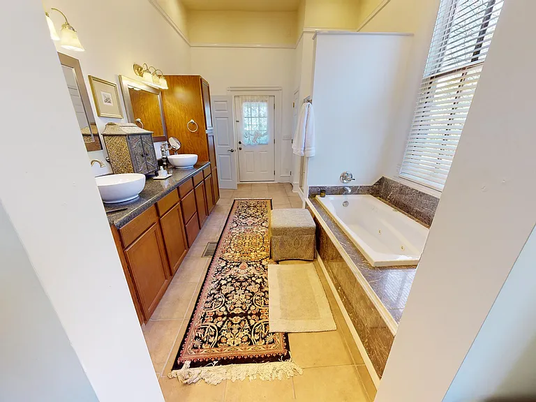 648 Clayton St — Photo 29