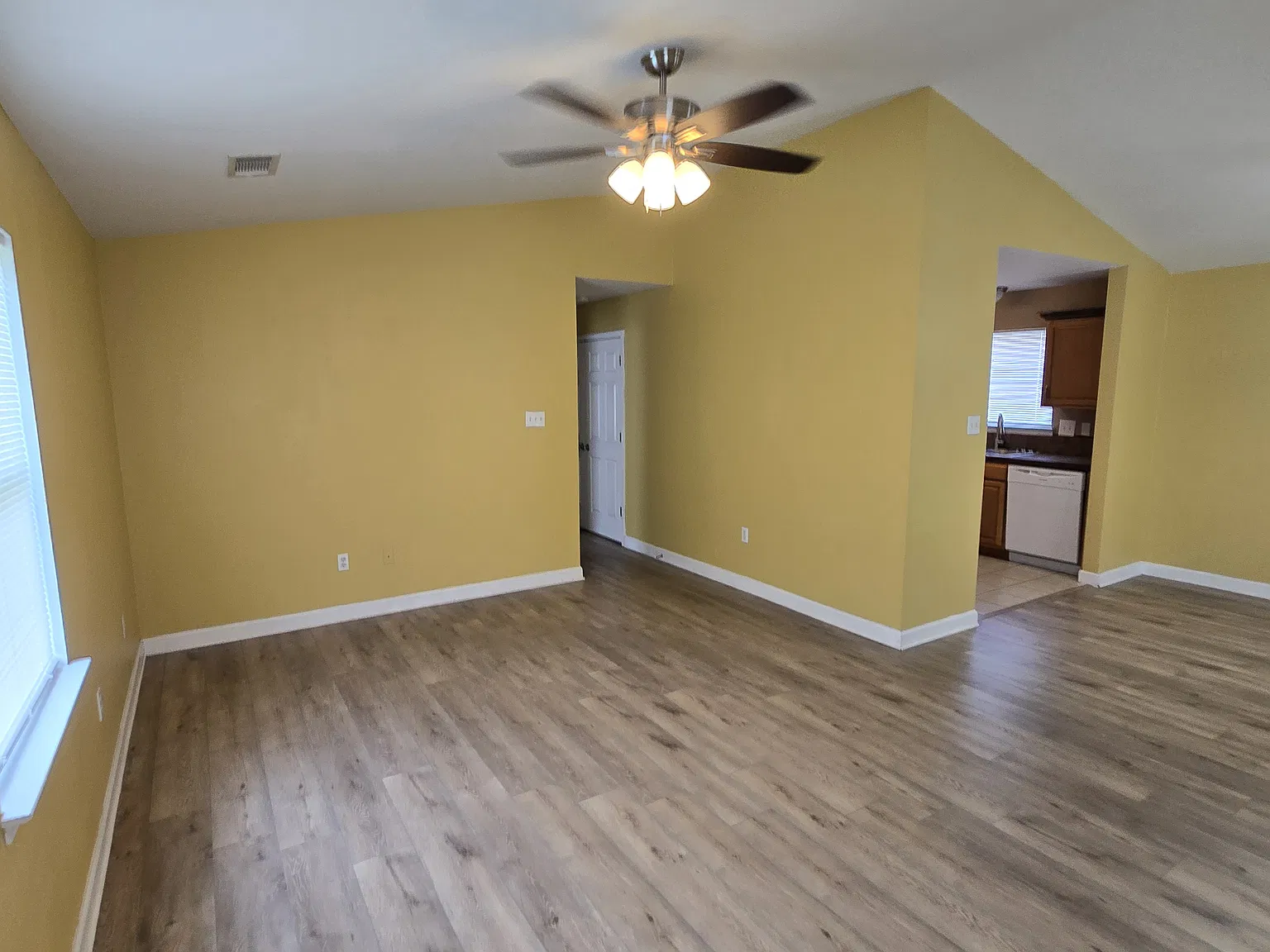 3 bed, 1268 sqft, $1,500 — Photo 2