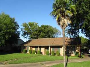 107 Honeysuckle St, Lake Jackson, TX 77566