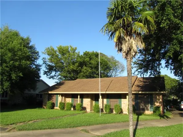 107 Honeysuckle St, Lake Jackson, TX 77566