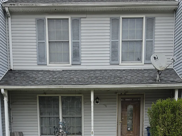 8 Cypress Dr
