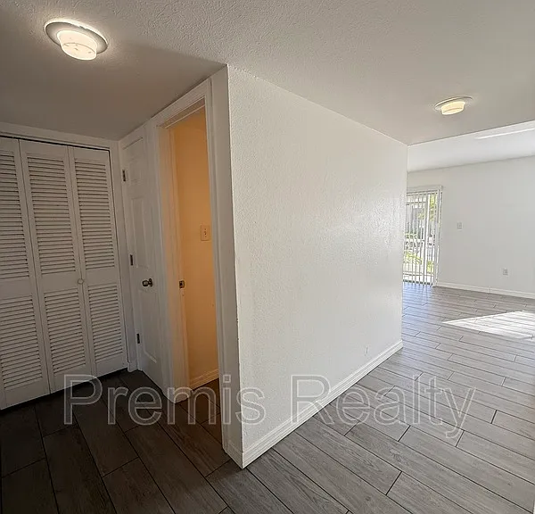 1575 Greenlea Dr #9 — Photo 7