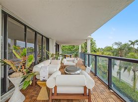 2575 S Bayshore Dr, Miami, FL