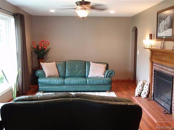 2nd image of 321 E Braman Ave