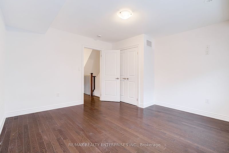 Oakville Townhouse for rent - 3 Bedrooms — photo 16