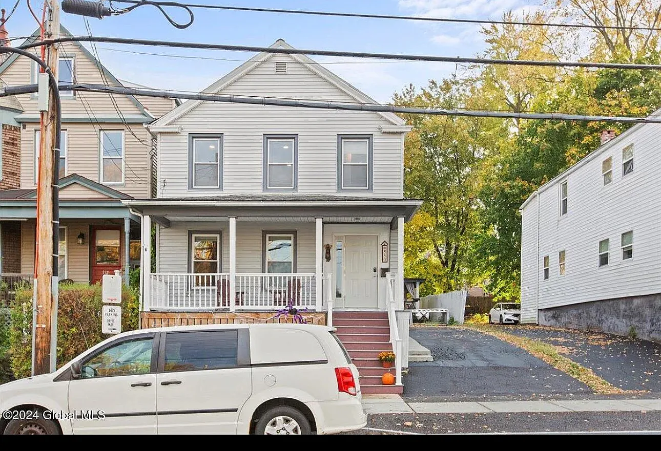 3 bed, 1600 sqft, $1,750 — Photo 2