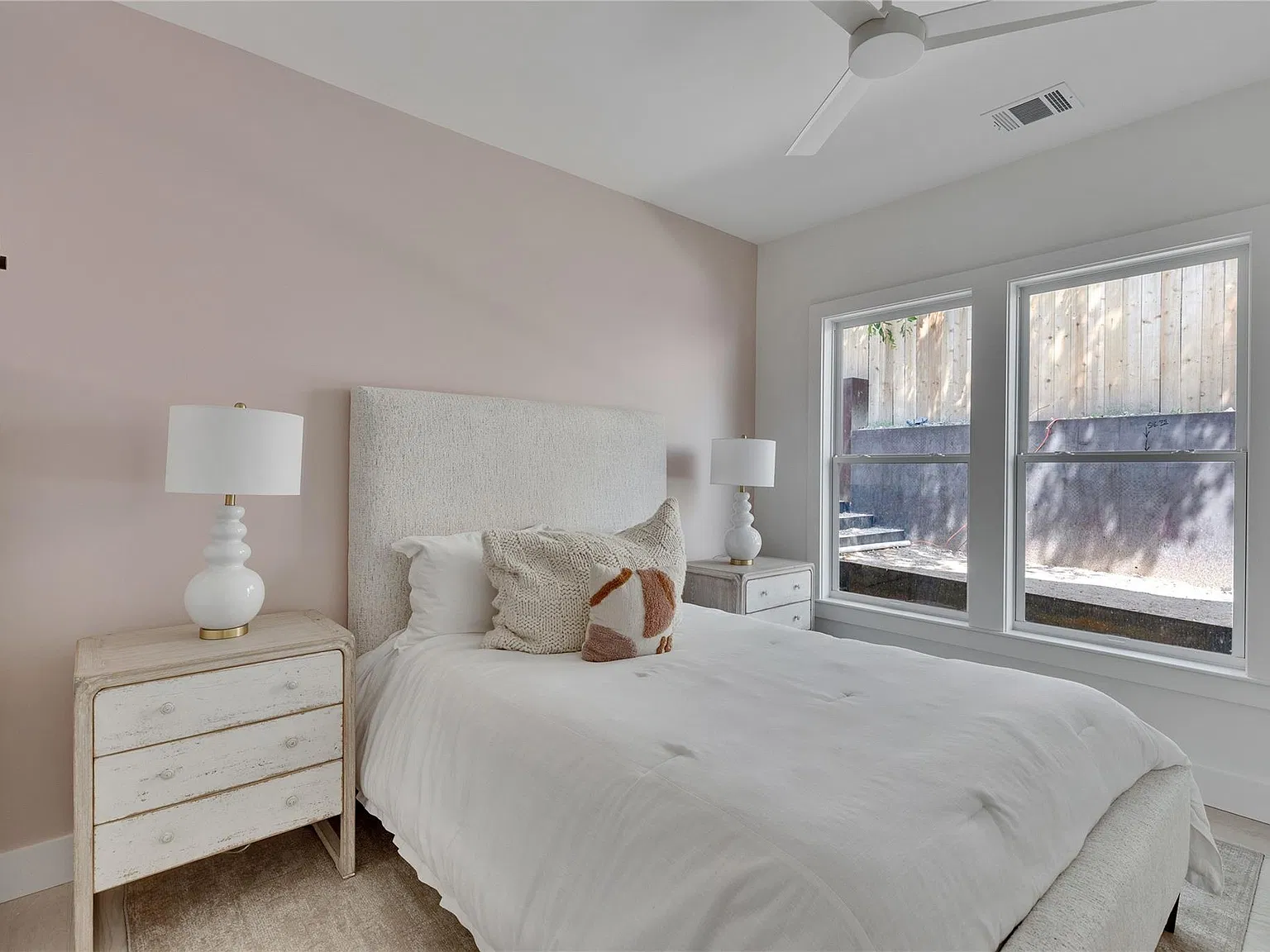 1118 W 7th St — Photo 4