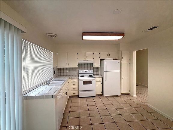 3rd image of 455 Columbia Ave
