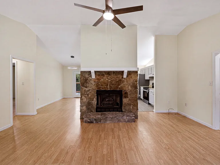 415 White Oak Cir — Photo 5
