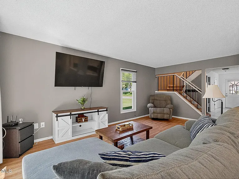 25 Westchester Dr — Photo 3