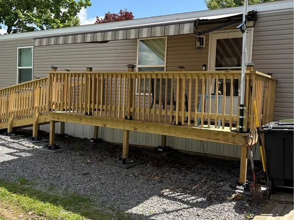 13 Holly Hill Dr, Freedom, PA 15042
