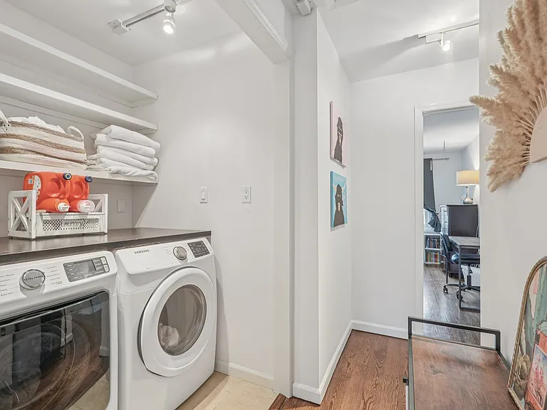 9 Oakwood Ave — Photo 32