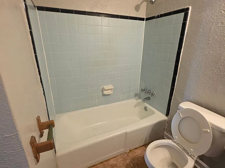 603 W 23rd St #A — Photo 8