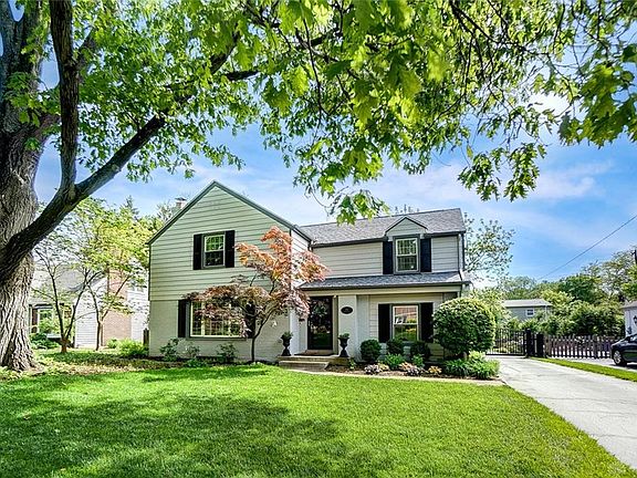 2nd image of 558 Woodview Dr