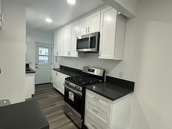 2nd image of 14812 Sylvan St