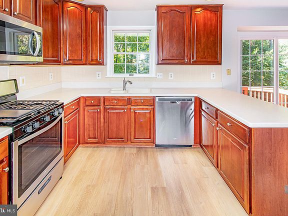 2nd image of 5123 Woodfield Dr