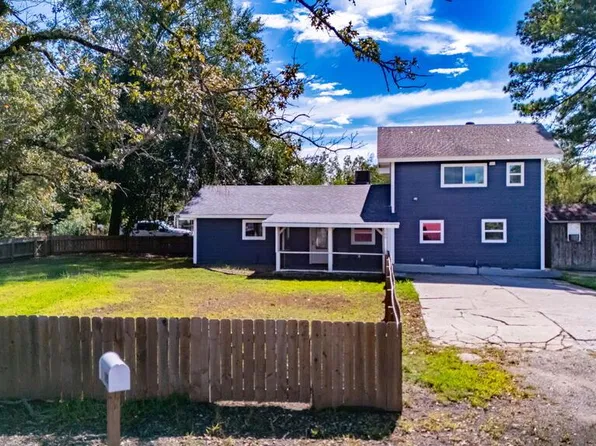 195 Lakeside Dr, Zavalla, TX 75980