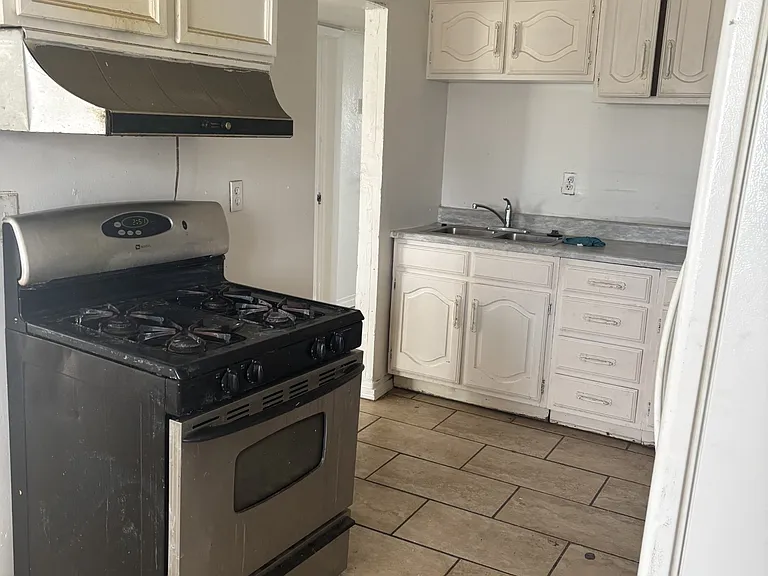 604 Cortez Dr — Photo 8