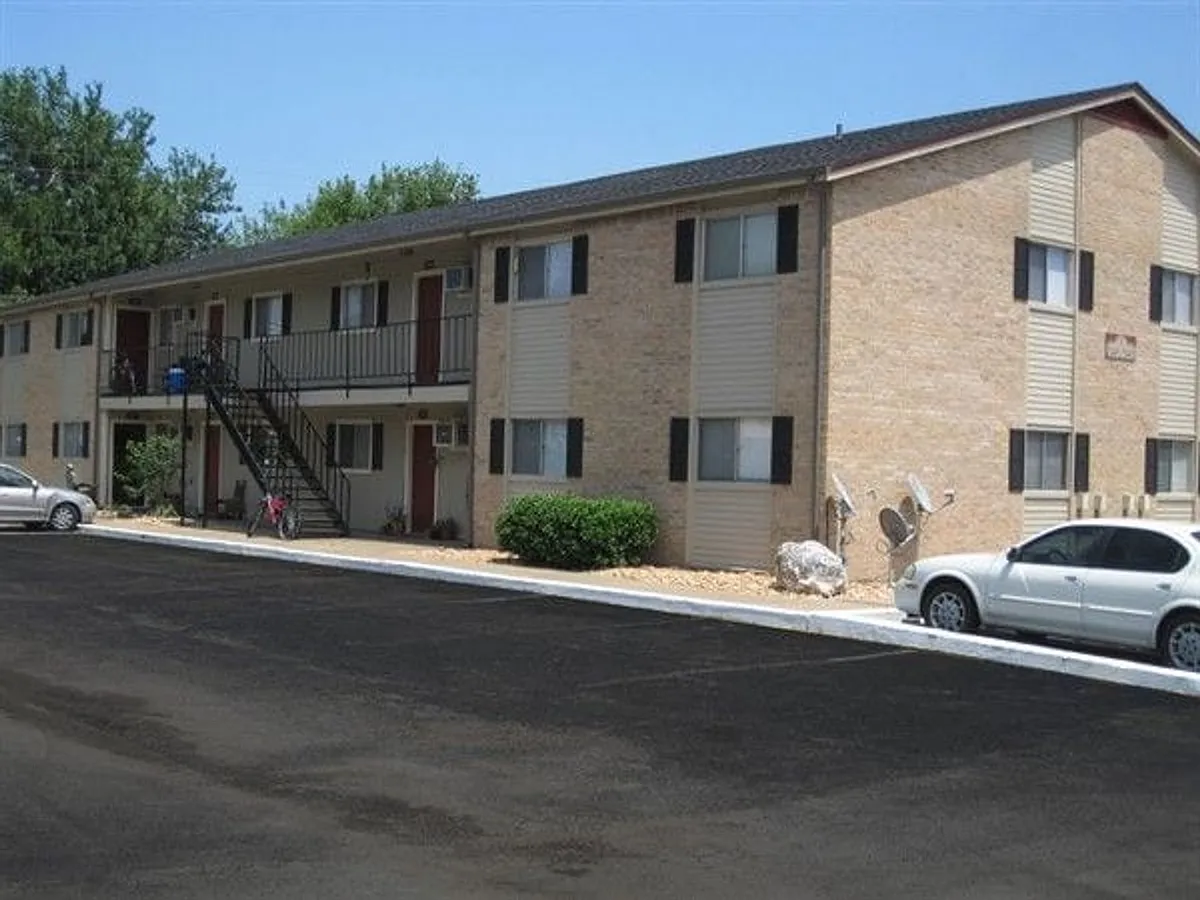Building Photo - Holleman by the Park