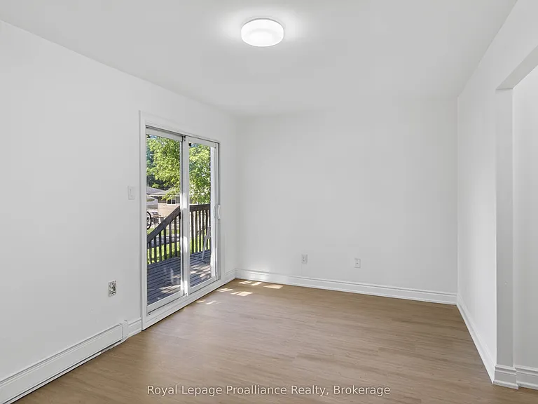 169 Hazlitt St #3 — Photo 8
