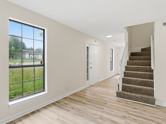 3rd image of 1522 Meadow Bend Dr