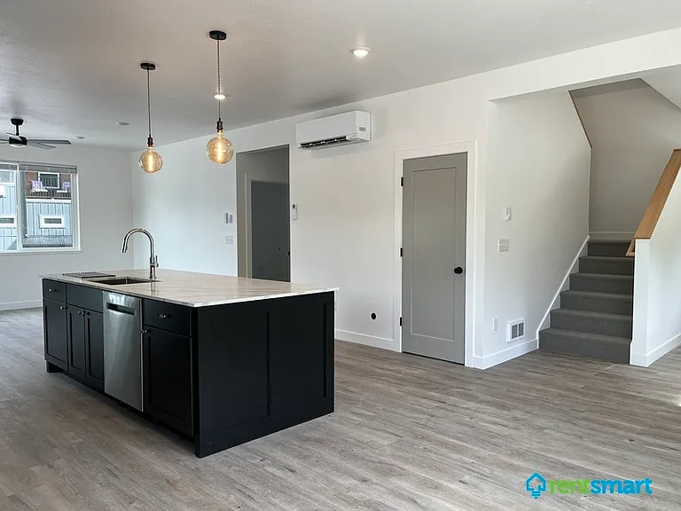 446 Michigan Ave #4 — Photo 7