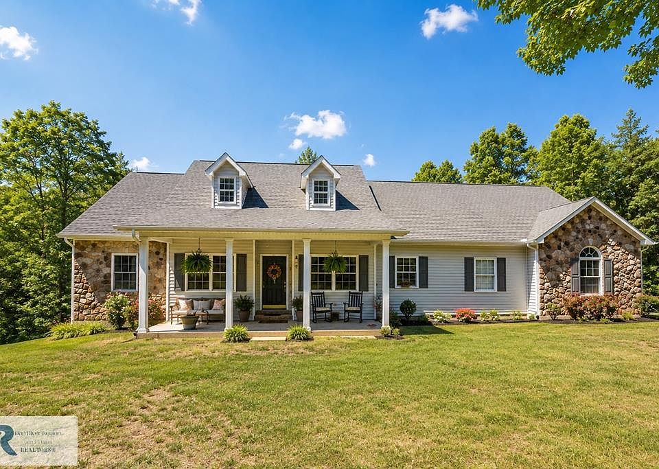 1st image of 990 McGinnis Ln