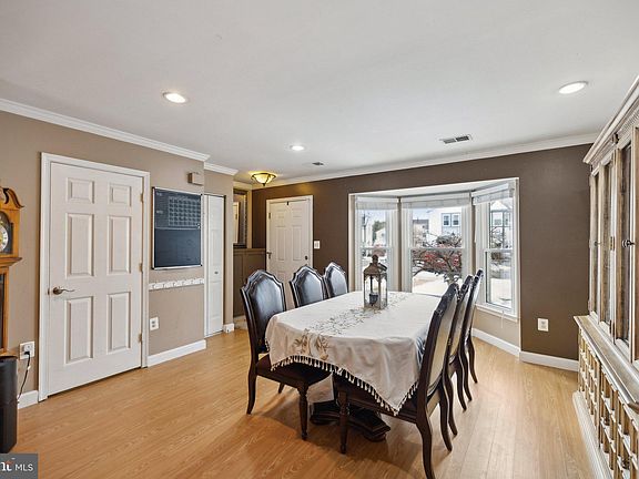 3rd image of 3420 Caledonia Cir