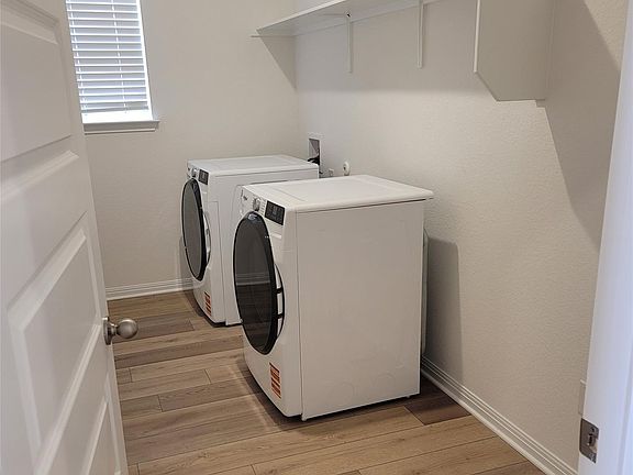 4th image of 200 Callahan Loop