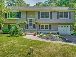 283 Cranberry Rd, Farmingdale, NJ 07727
