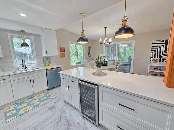 3rd image of 12209 Woodbine Rd