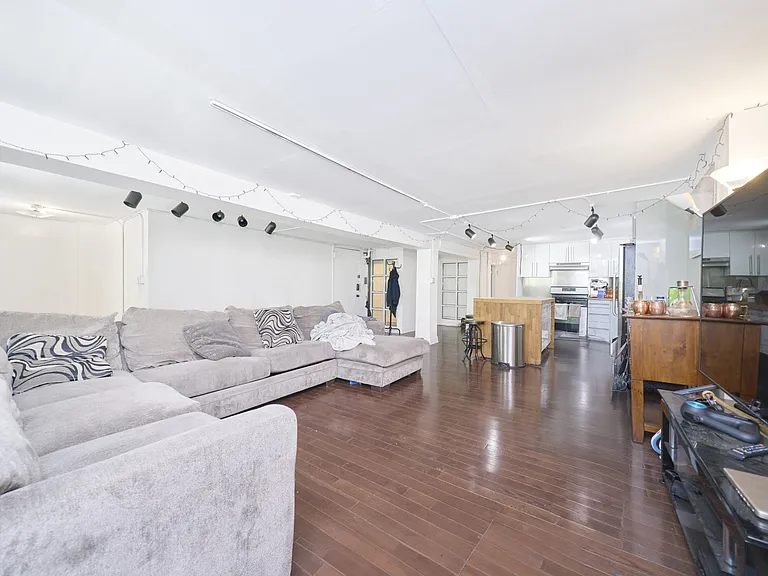 60 Pearl St #3 — Photo 4