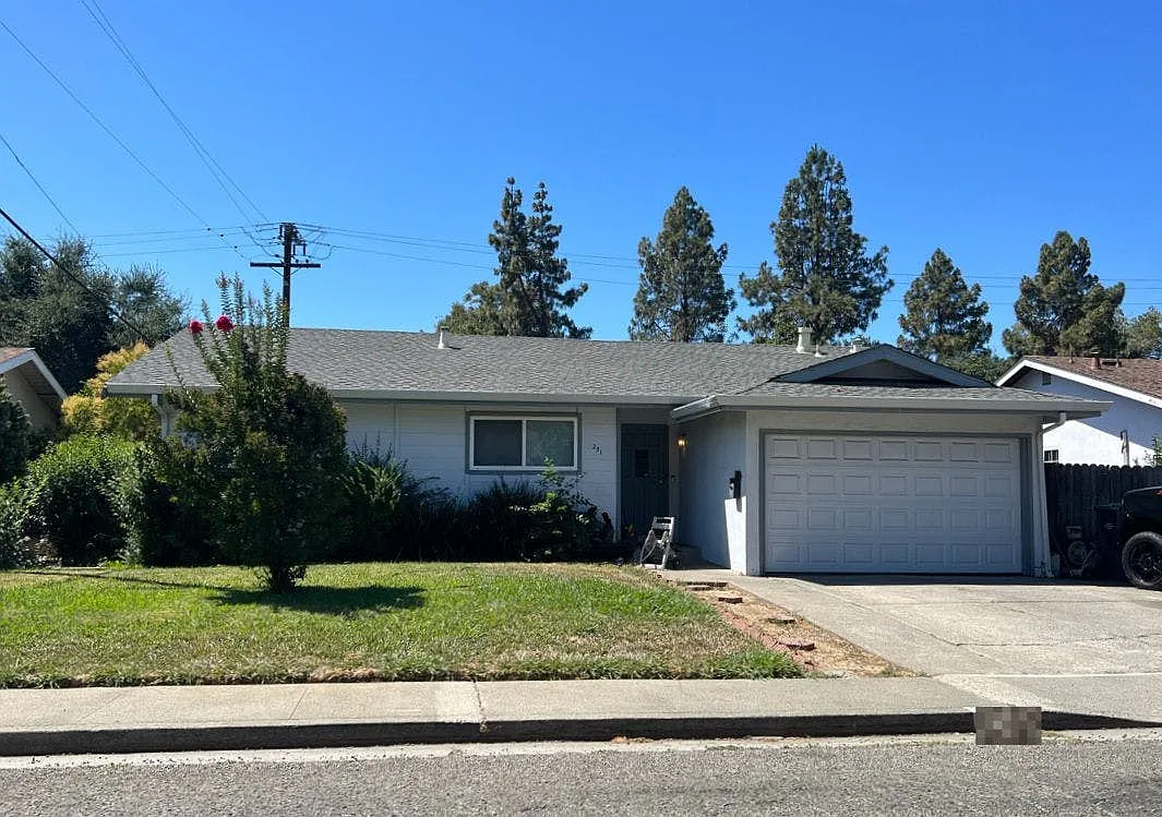 231 Dahlia St photo 1