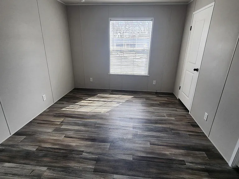 327 Loden Dr — Photo 7