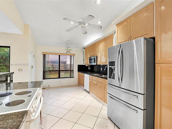 5th image of 8250 NW 51st Ct