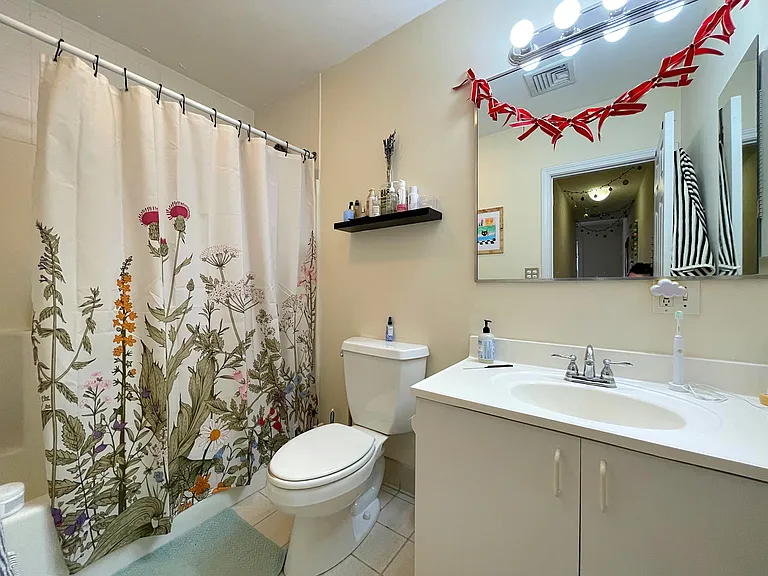4 Davis Ave #1A — Photo 16