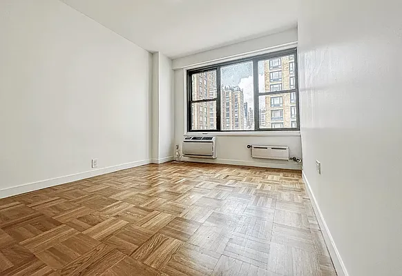 Rented by Manhattan Realty Group | media 15