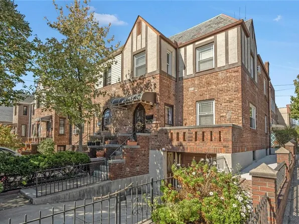 1017 Rhinelander Avenue, Bronx, NY 10462