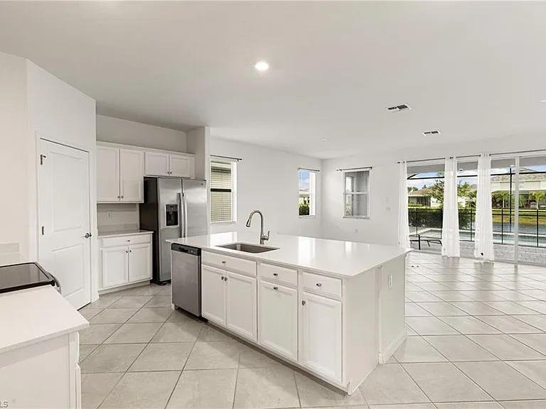 2525 Kona Way — Photo 2