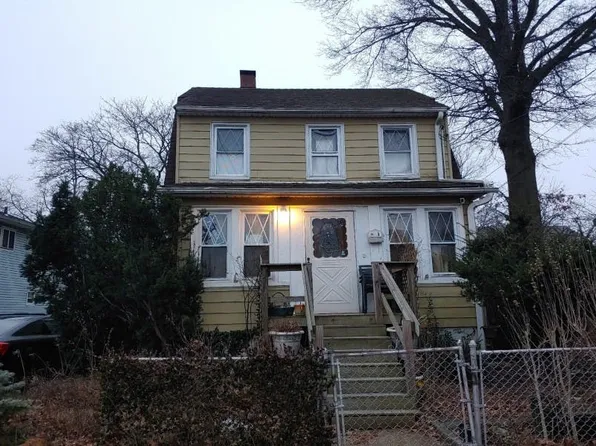 84 Roosevelt Ave, Valley Stream, NY 11581