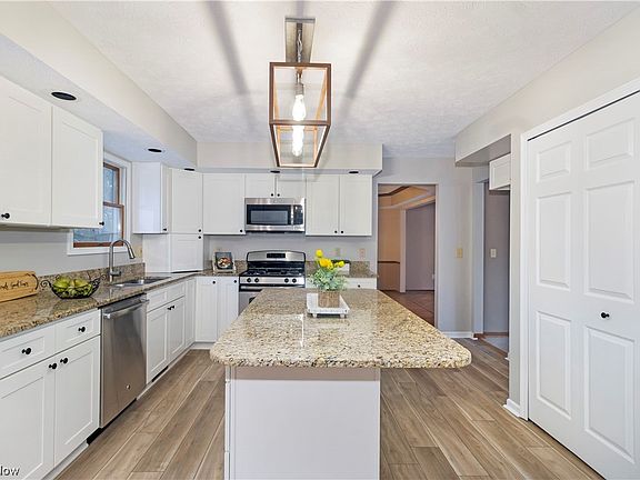 4th image of 9890 Dublin Dr